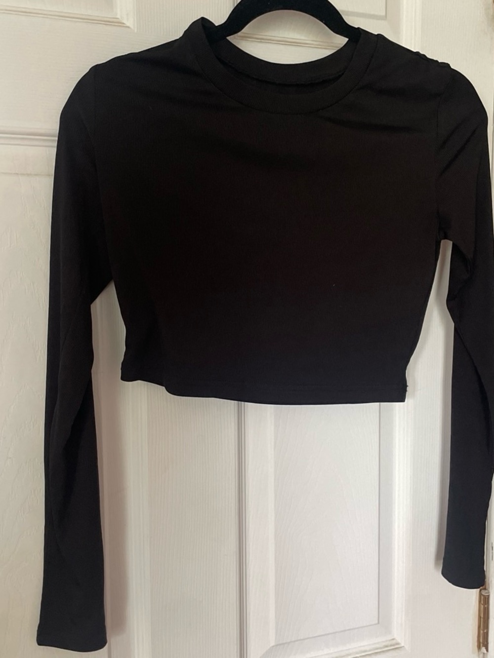 SHEIN Black Long Sleeve Cropped Tee